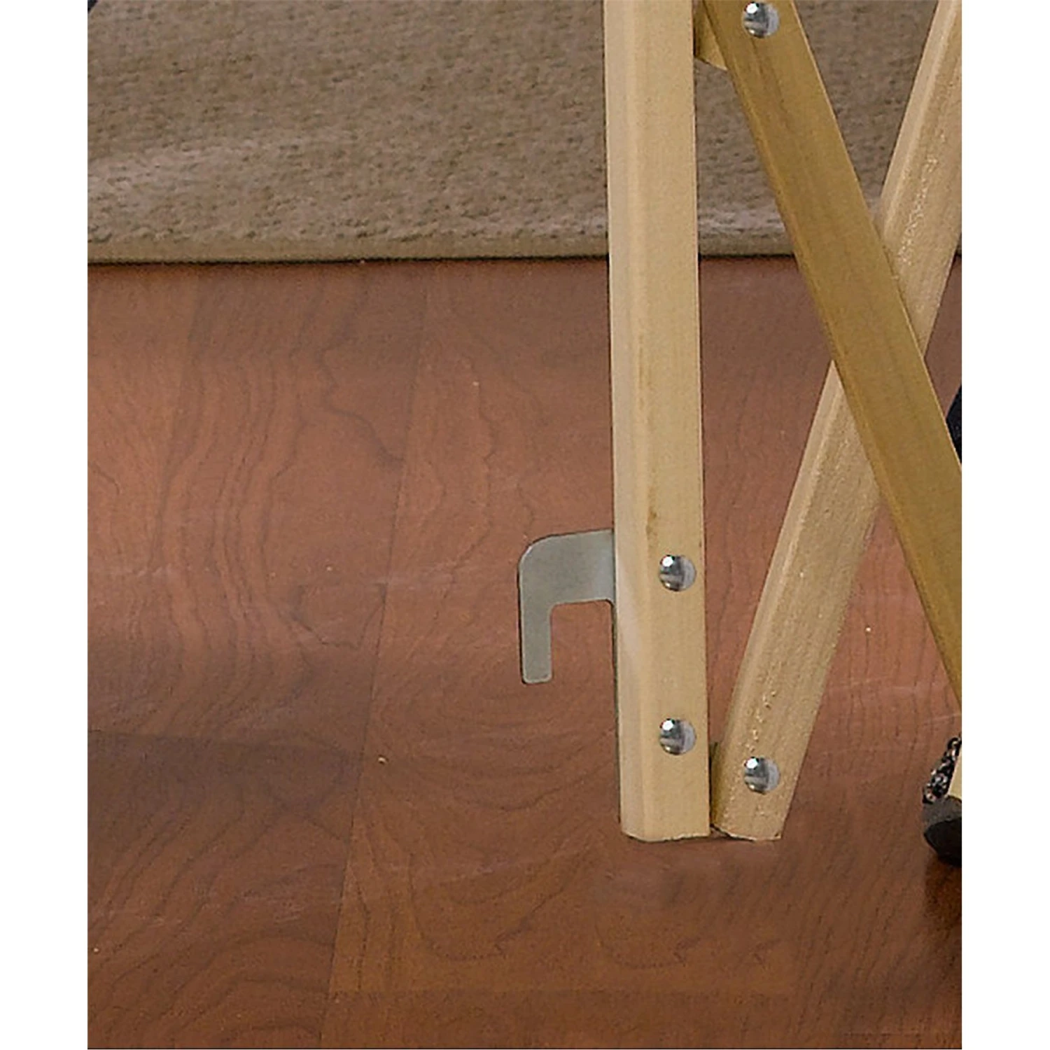 GMI Keepsafe Wooden Expanding Pet Gate 8 GMI Keepsafe Wooden Expanding Pet Gate - Image 6