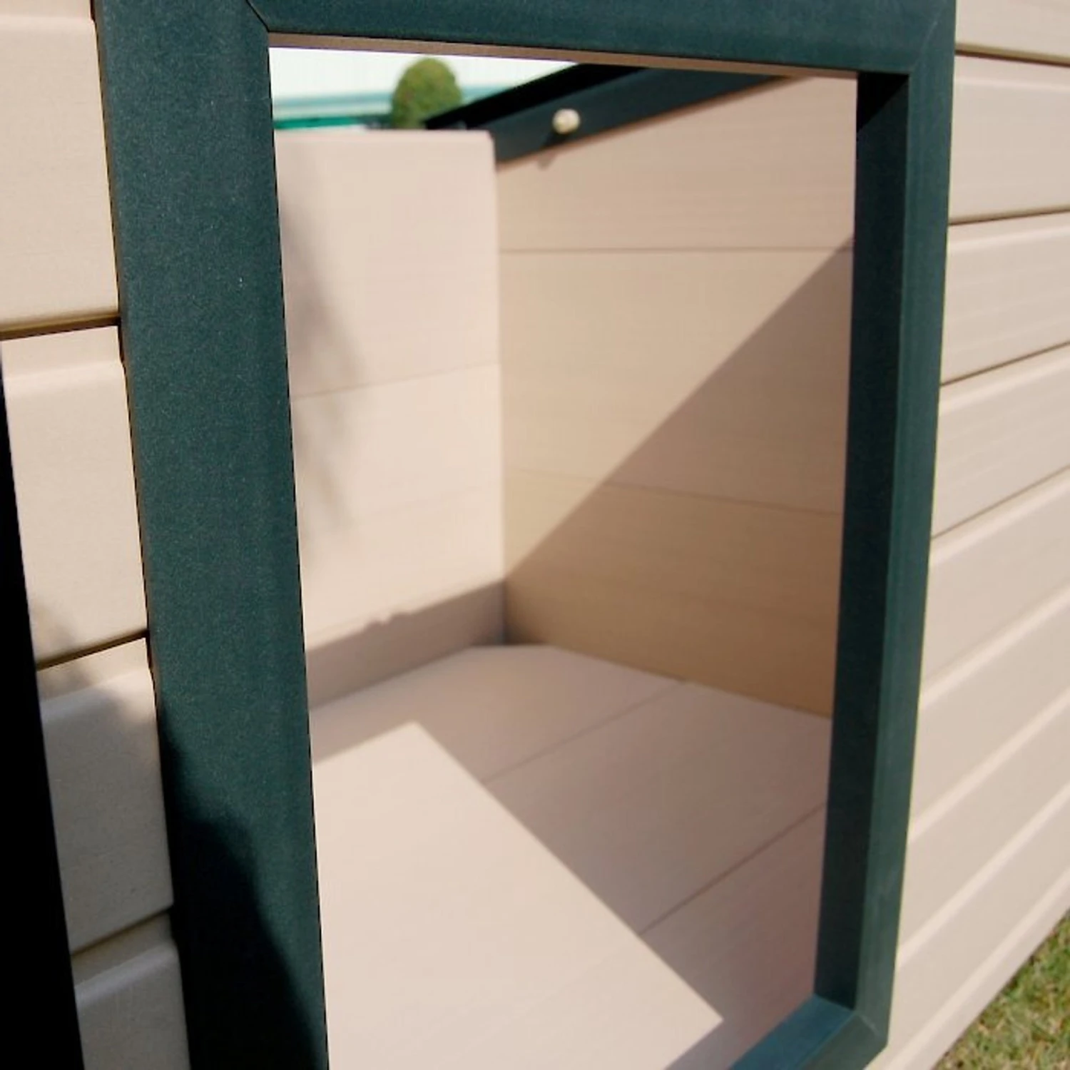 New Age Pet ECOFLEX Rustic Lodge Style Outdoor Dog House 5 New Age Pet ECOFLEX Rustic Lodge Style Outdoor Dog House - Image 3