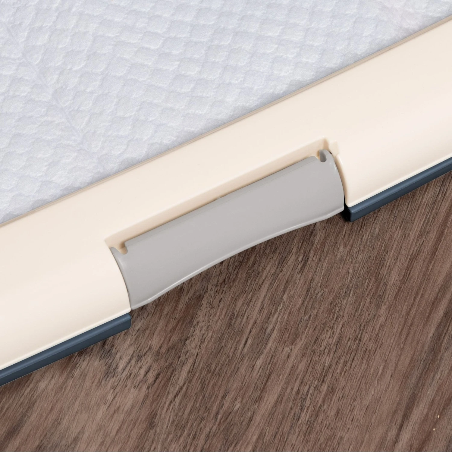 IRIS USA Non-skid Dog Plastic Training Pad Holder 9 IRIS USA Non-skid Dog Plastic Training Pad Holder - Image 7